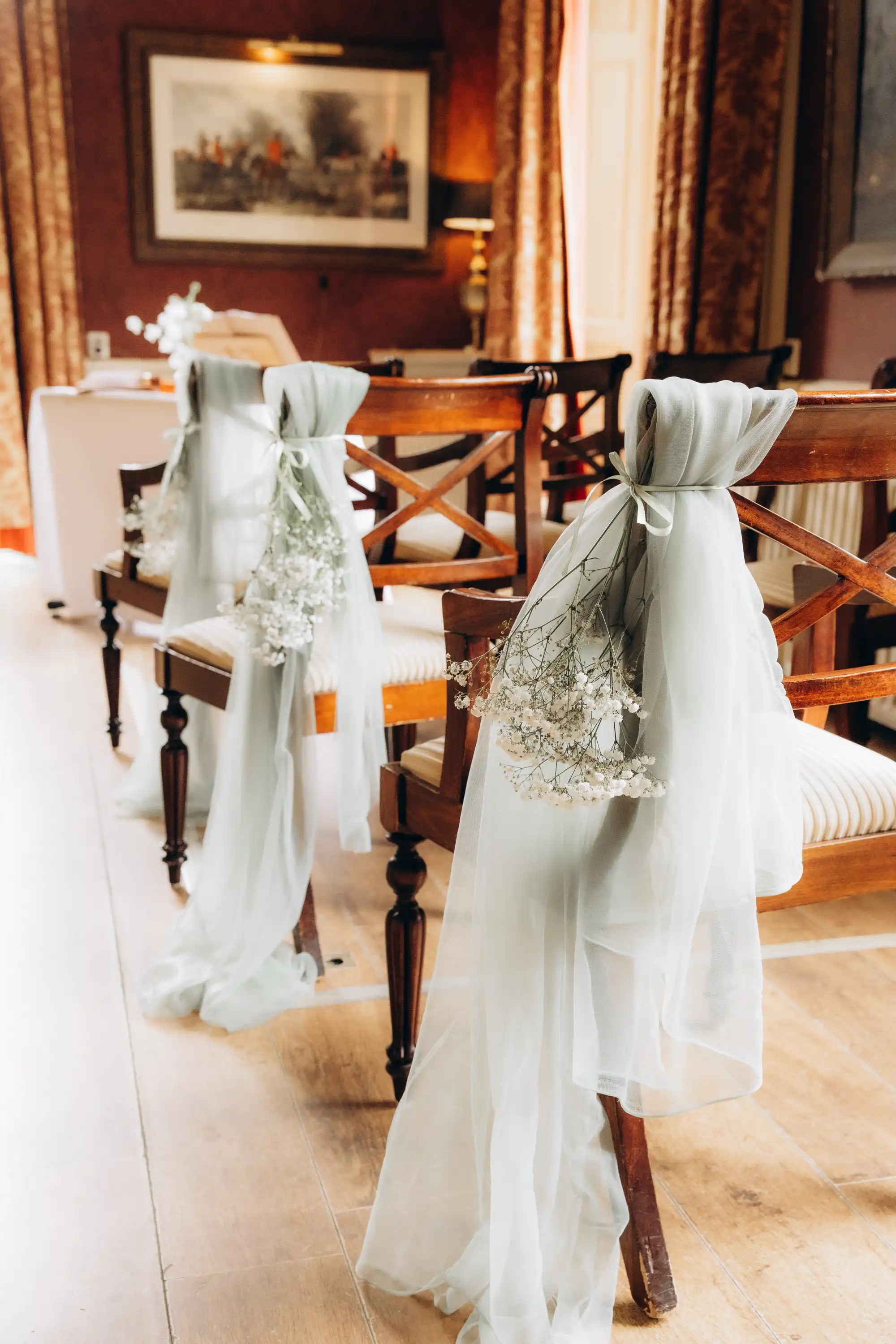 Tafeldecoratie met licht en bloemen